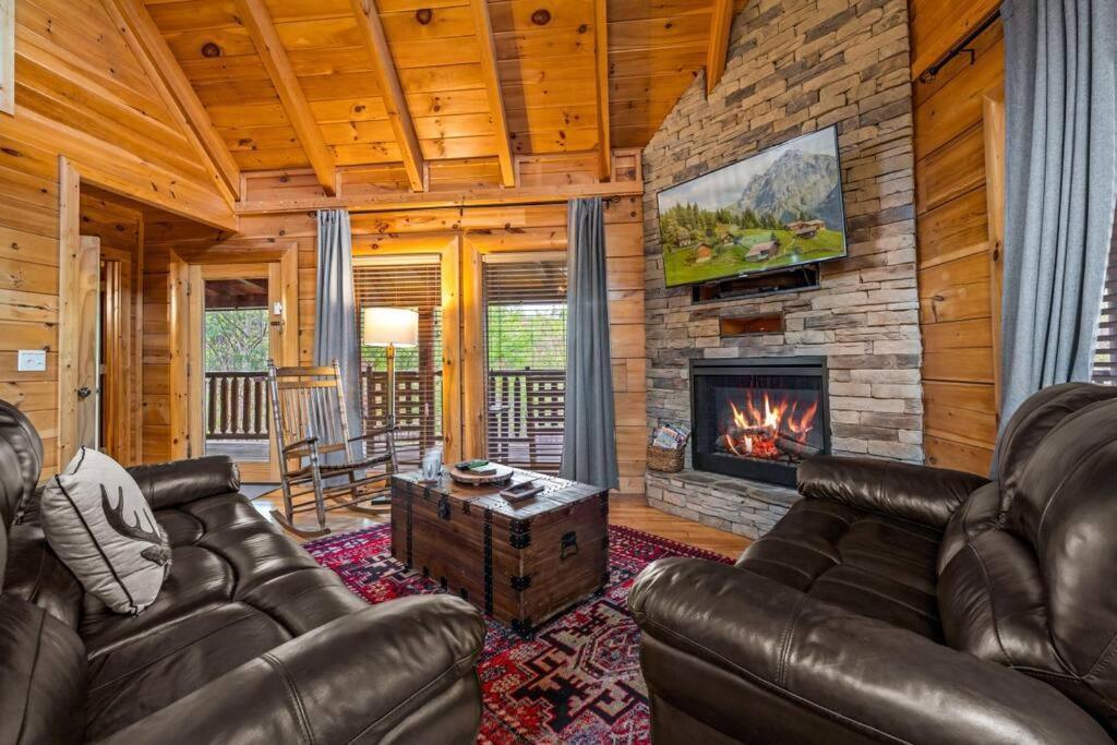 2-Bedroom Cabin With 2 Master Suites, Loft, Half-Bath And Hot Tub In A Serene Resort Setting Сивиървил Екстериор снимка